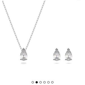 Swarovski pear shaped set